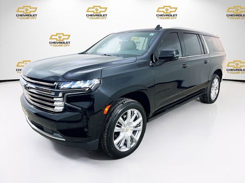 Used 2022 Chevrolet Suburban High Country image 3