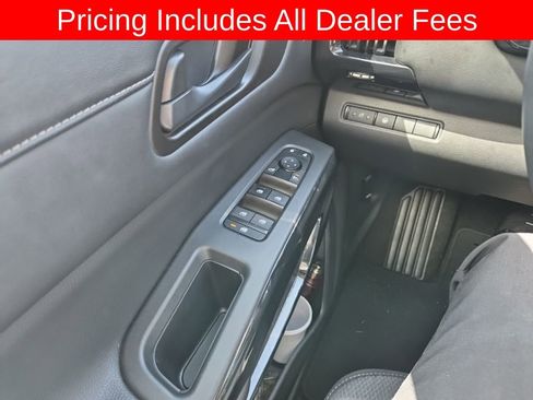 Used 2024 Nissan Pathfinder SV FWD image 10