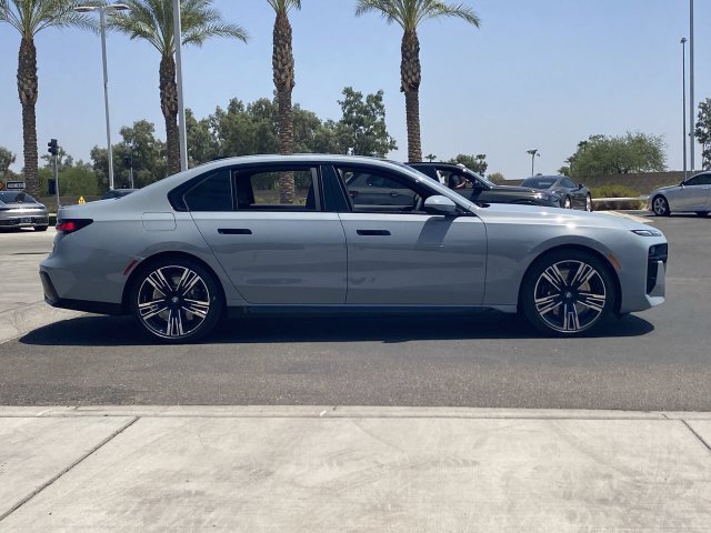 Used 2025 BMW 740i w/ Premium Package RWD image 5