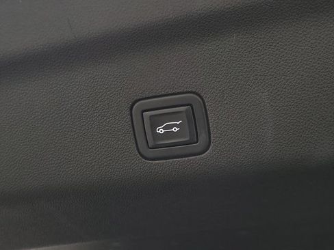 Used 2023 GMC Yukon SLT RWD image 12