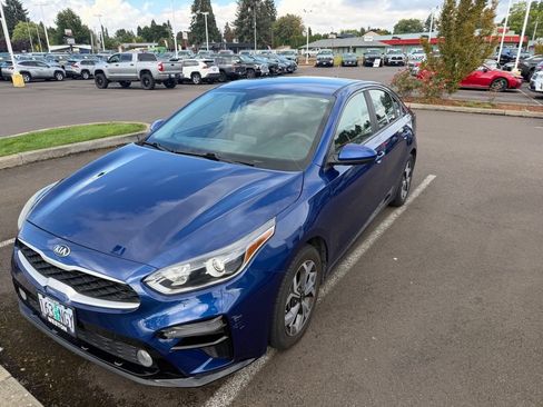 Used 2019 Kia Forte LXS FWD image 2