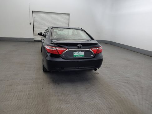 Used 2016 Toyota Camry SE w/ Moonroof Package FWD image 6