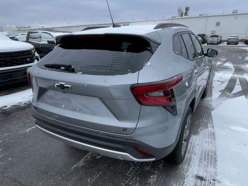 New 2026 Chevrolet Trax LT w/ Sunroof Package image 9