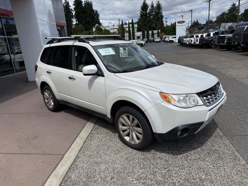 Used 2013 Subaru Forester 2.5X Limited AWD/4WD image 8