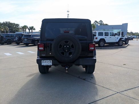 Used 2020 Jeep Wrangler Sport AWD/4WD image 4