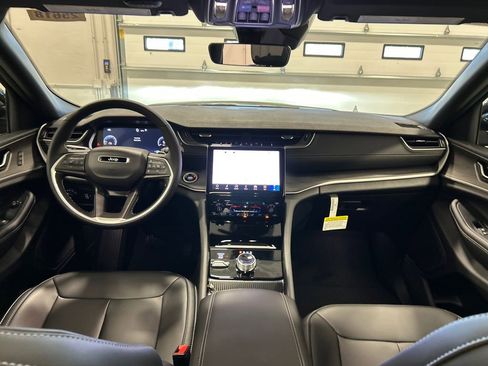 New 2025 Jeep Grand Cherokee Limited image 30