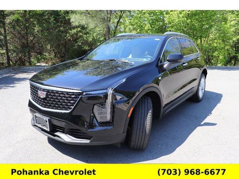 Used 2024 Cadillac XT4 Luxury w/ Cold Weather Package AWD/4WD image 3