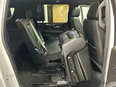 Used 2025 GMC Yukon XL Elevation image 28