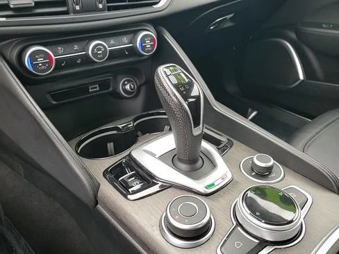 Used 2023 Alfa Romeo Giulia Ti AWD/4WD image 27