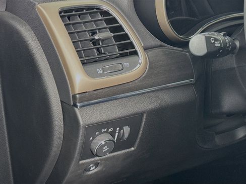 Used 2017 Jeep Grand Cherokee Limited AWD/4WD image 10