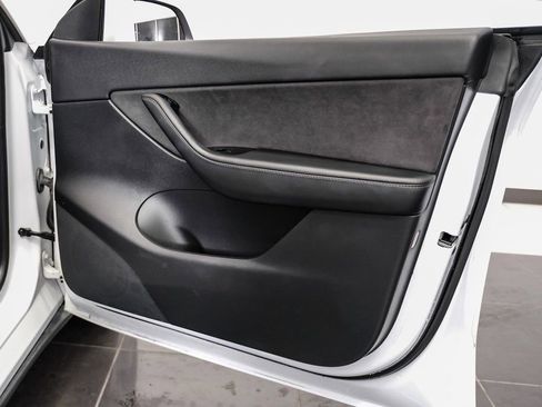 Used 2021 Tesla Model Y Long Range image 39