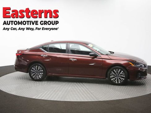 Used 2024 Nissan Altima 2.5 SV FWD image 46