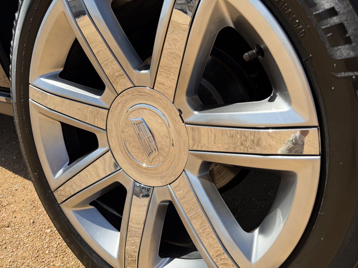 Used 2019 Cadillac Escalade Premium Luxury AWD/4WD image 8