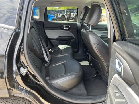 Certified 2022 Jeep Compass Latitude image 18