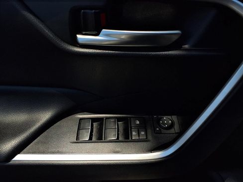 Certified 2025 Toyota RAV4 XLE FWD image 19