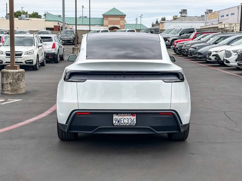 Used 2026 Tesla Model Y 2WD image 3
