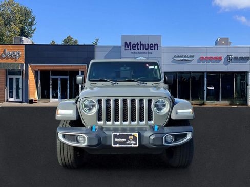 Used 2022 Jeep Wrangler Unlimited Sahara w/ Cold Weather Group AWD/4WD image 10
