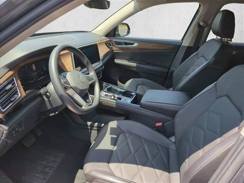 Used 2024 Volkswagen Atlas SE FWD image 11