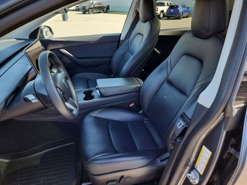 Used 2020 Tesla Model Y Long Range image 19
