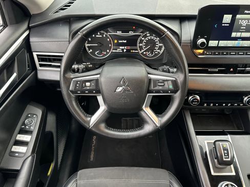 Used 2024 Mitsubishi Outlander SE image 15