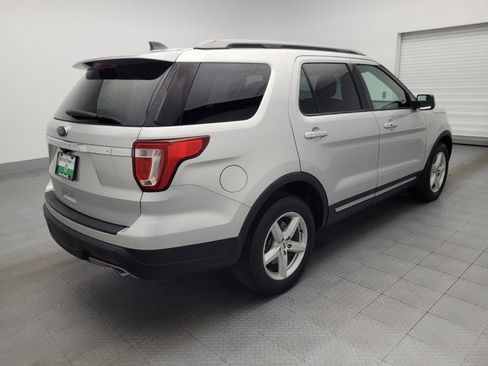 Used 2018 Ford Explorer XLT image 10