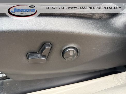 Used 2021 Chrysler Voyager Lxi image 9