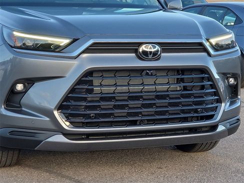 New 2026 Toyota Grand Highlander Limited image 9