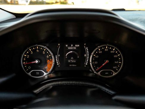 Used 2017 Jeep Renegade Latitude w/ Cold Weather Group image 14