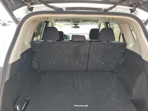 Certified 2024 Nissan Rogue SV FWD image 10