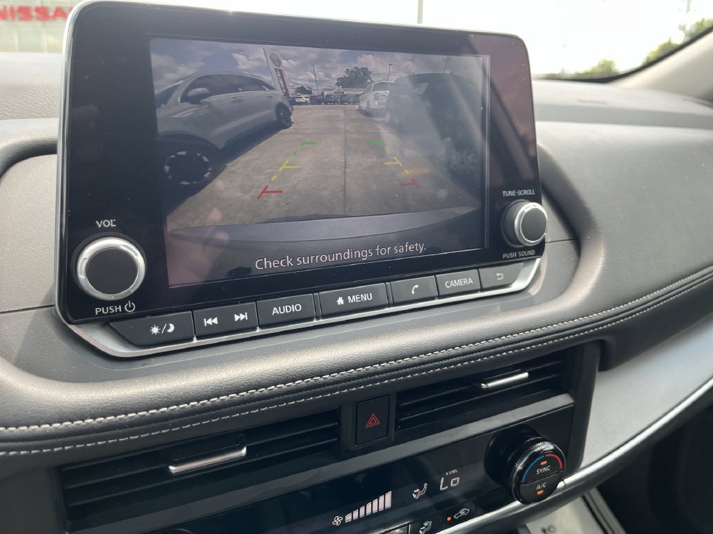Used 2025 Nissan Rogue SV AWD/4WD image 17