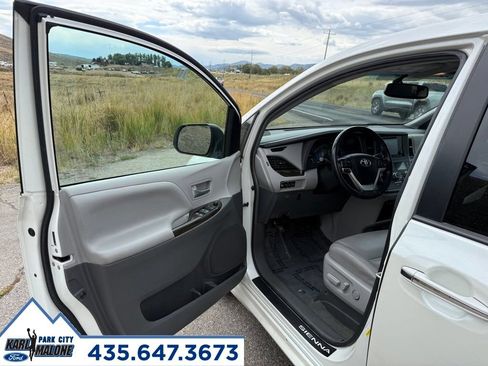 Used 2015 Toyota Sienna XLE Premium FWD image 11