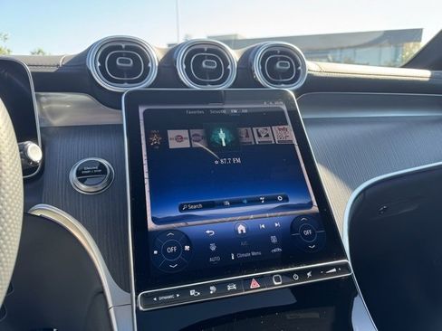 Used 2025 Mercedes-Benz GLC 350e 4MATIC image 17