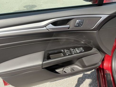 Used 2016 Ford Fusion Titanium FWD image 18