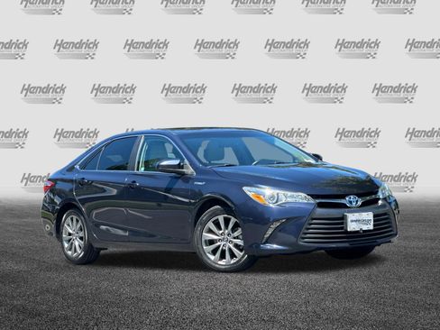 Used 2017 Toyota Camry XLE w/ Moonroof Package FWD image 2