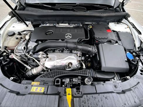 Used 2022 Mercedes-Benz GLB 250 image 32