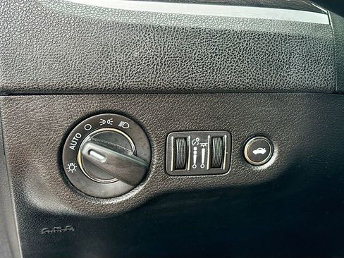 Used 2021 Chrysler 300 Touring w/ Sport Appearance Package image 10