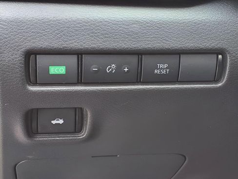 Used 2024 Nissan Sentra SV FWD image 18