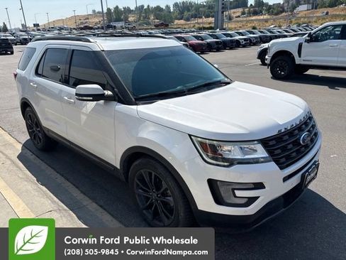 Used 2017 Ford Explorer XLT w/ Equipment Group 202A FWD image 3