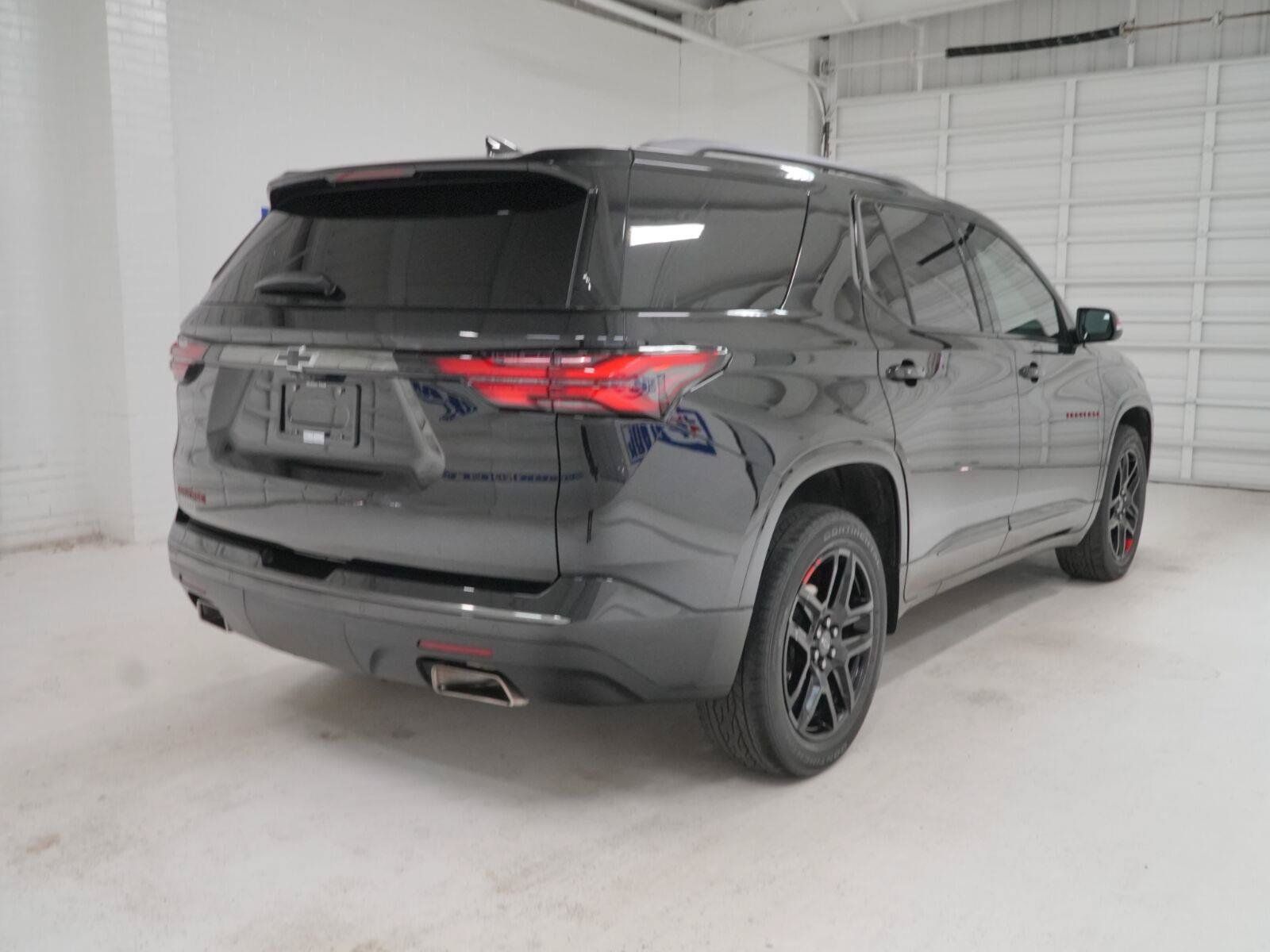 Used 2023 Chevrolet Traverse Premier w/ Redline Edition FWD image 5