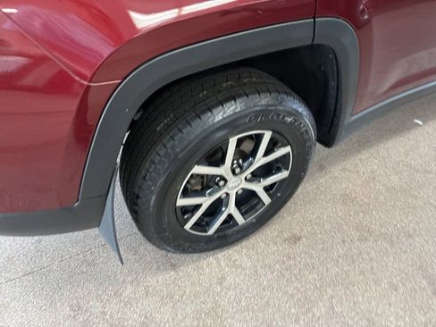 Certified 2024 Jeep Grand Cherokee Limited AWD/4WD image 10