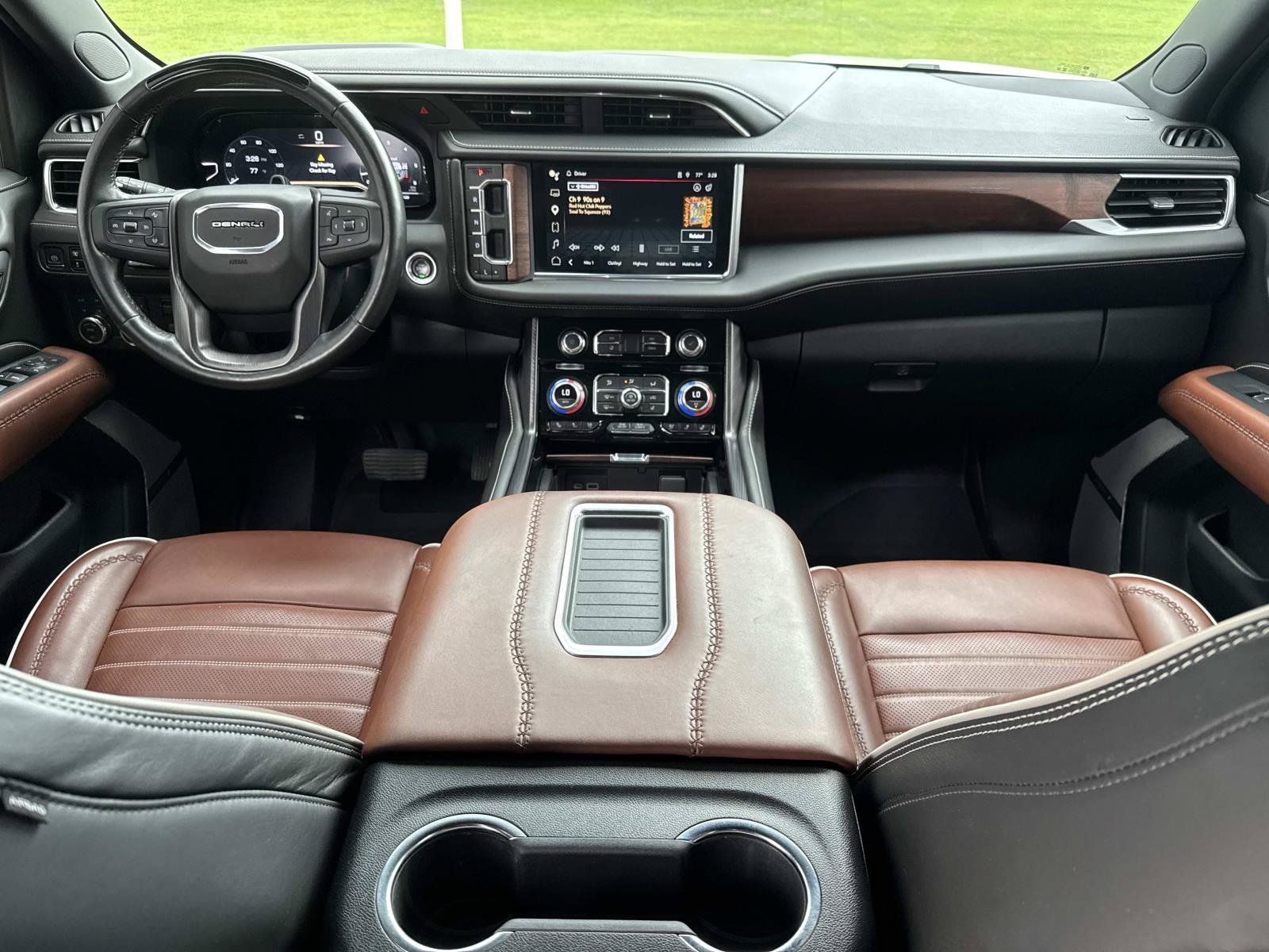 Used 2024 GMC Yukon Denali Ultimate AWD/4WD image 21
