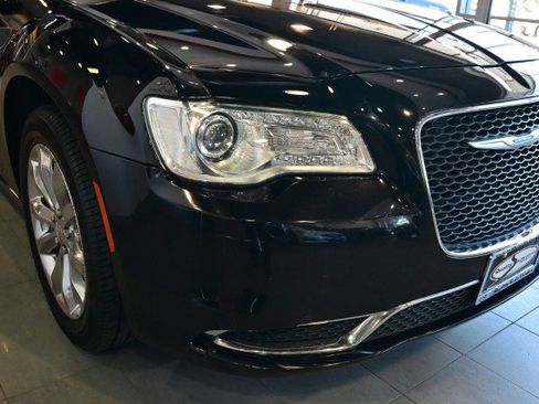 Used 2023 Chrysler 300 Touring AWD/4WD image 10