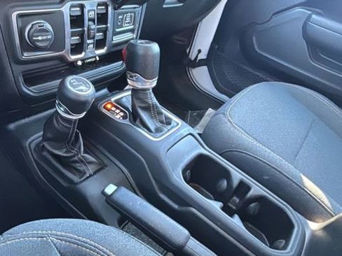 Used 2025 Jeep Gladiator Nighthawk image 14