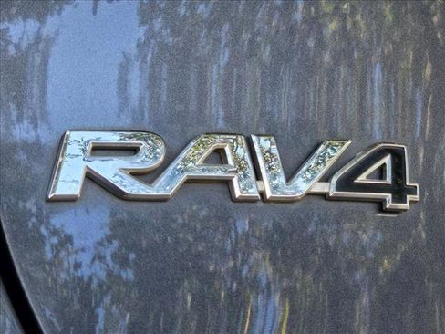 Used 2020 Toyota RAV4 LE AWD/4WD image 14