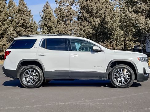 Used 2023 GMC Acadia SLT image 3