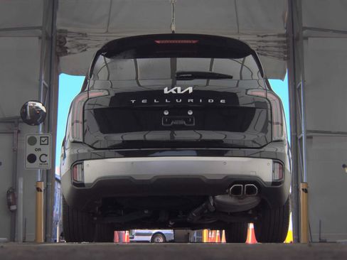 Used 2025 Kia Telluride EX w/ EX Captain's Chair Package FWD image 12