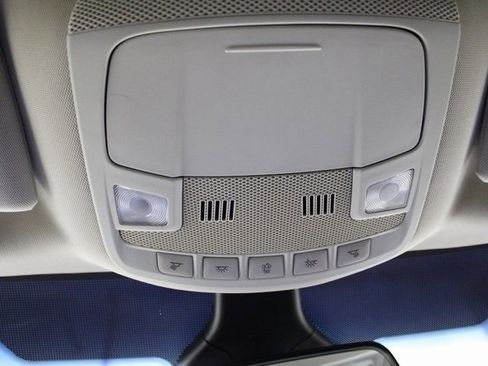 Used 2020 Ford Edge SE image 14