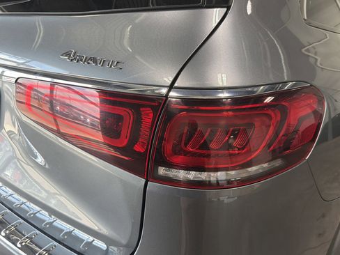 Used 2021 Mercedes-Benz GLS 580 4MATIC image 11