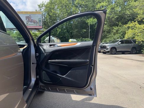 Used 2019 Lincoln MKC Reserve w/ MKC Climate Package AWD/4WD image 25