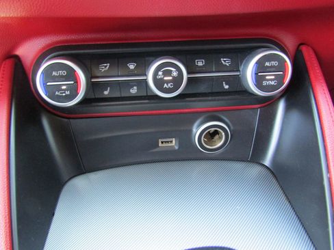 Used 2018 Alfa Romeo Stelvio Ti Sport AWD/4WD image 23